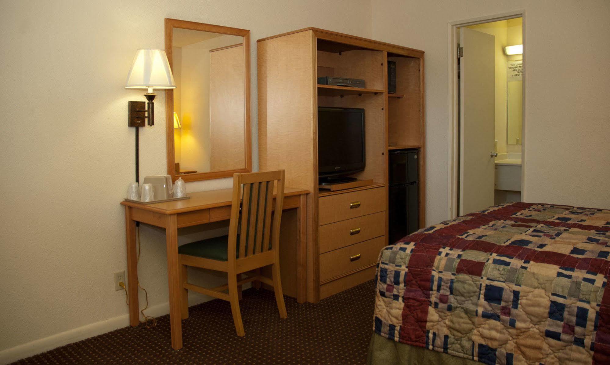 Travelers Budget Inn Great Bend Kültér fotó