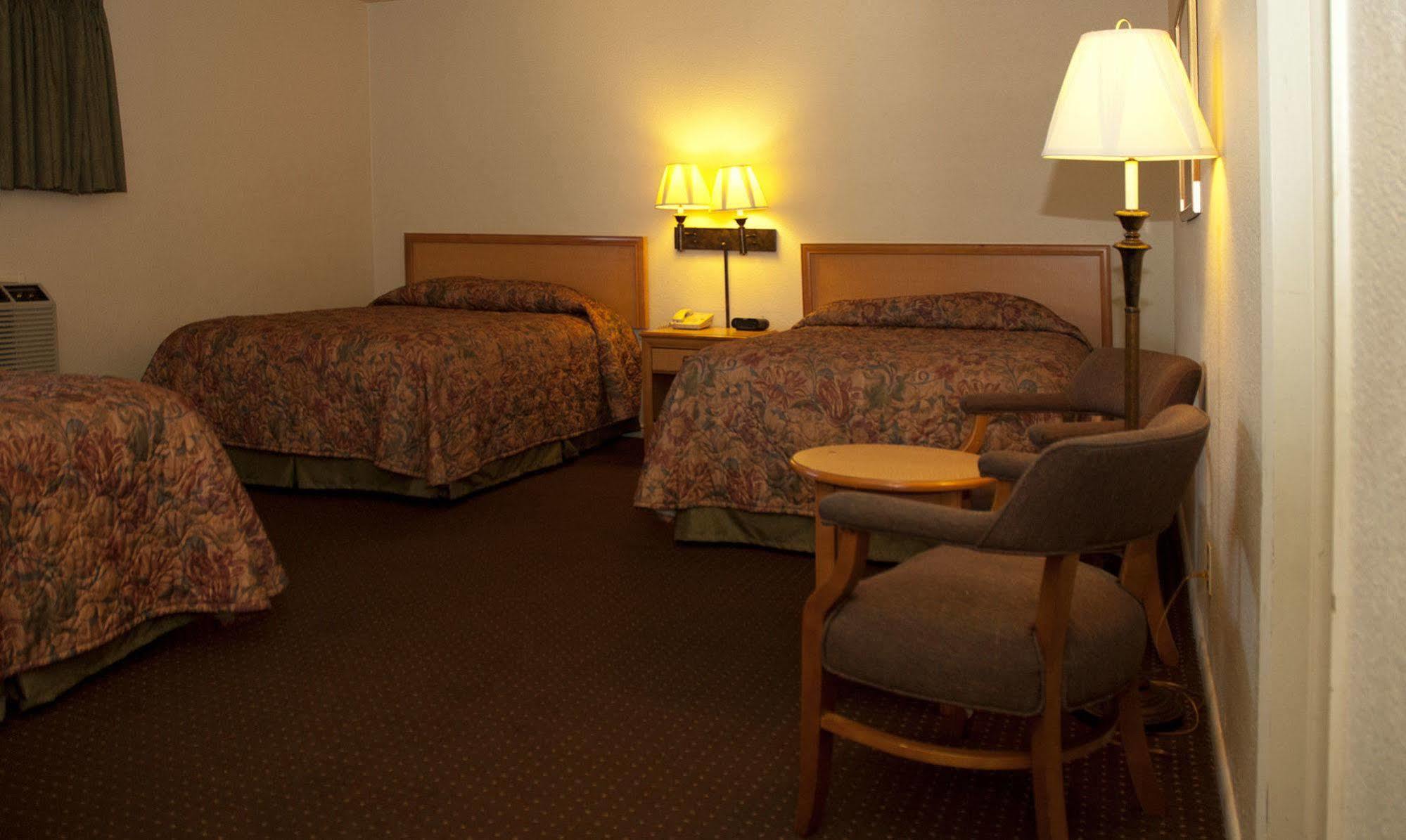 Travelers Budget Inn Great Bend Kültér fotó